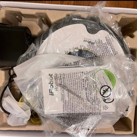 iRobot Roomba 670. Gently used works great. - Picture 4 of 4